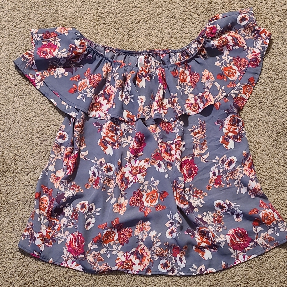 Womens Xhilaration floral top, size large.